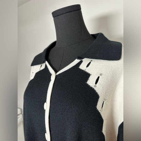 Oversized Women’s Collared Sweater - Picture 3 of 11